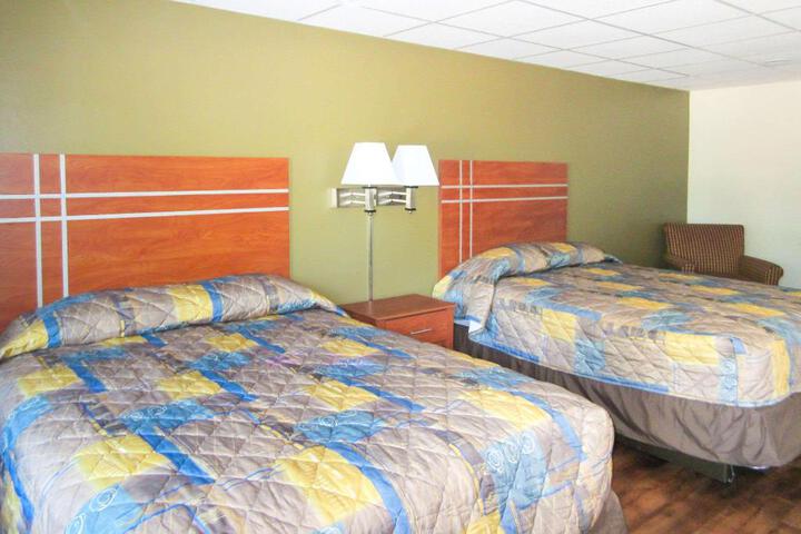 Deluxe 2 Queen Beds (3 of 12)