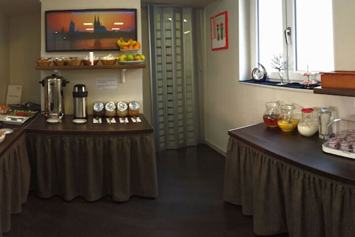 Breakfast/Coffee Service 32 of 38