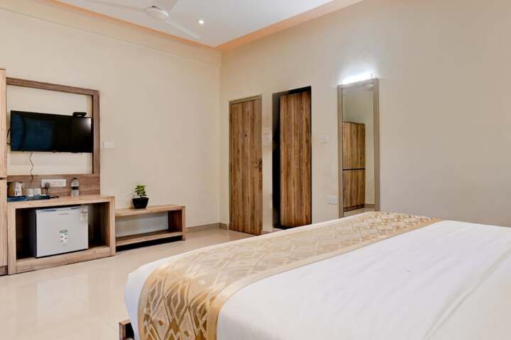 Room 4 of 15