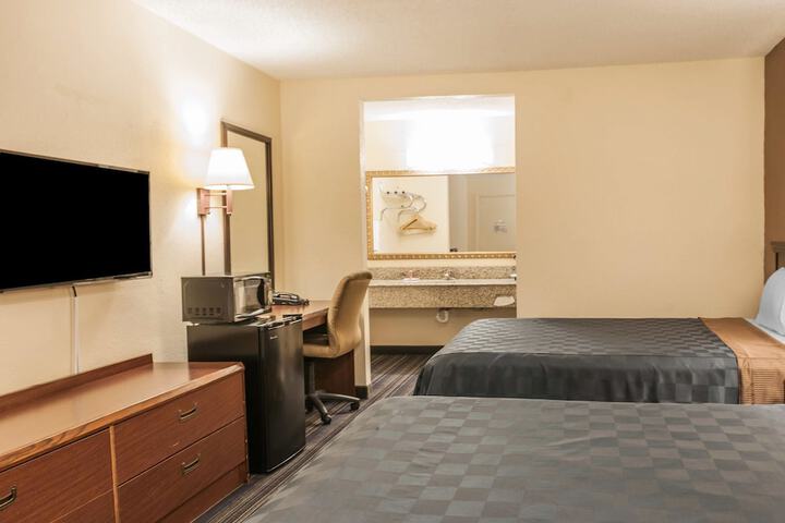 1 Queen Bed (21 of 22)