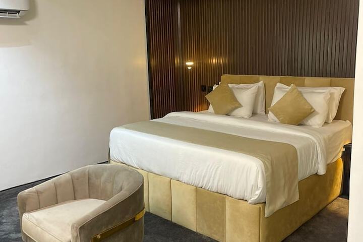 Room 4 of 21