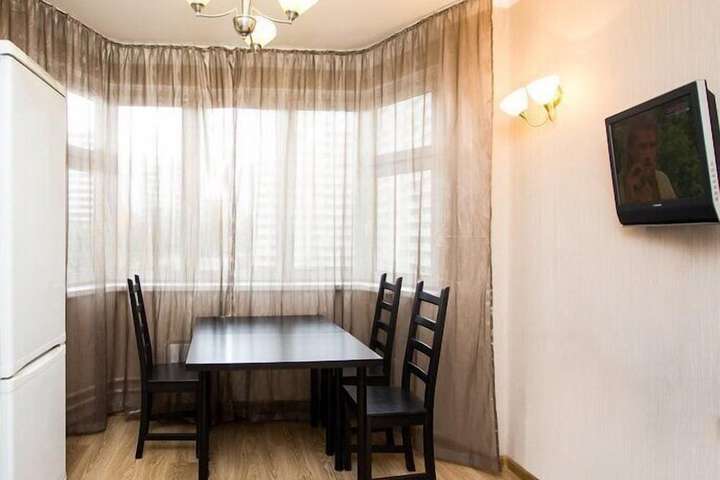 Room 6 of 18