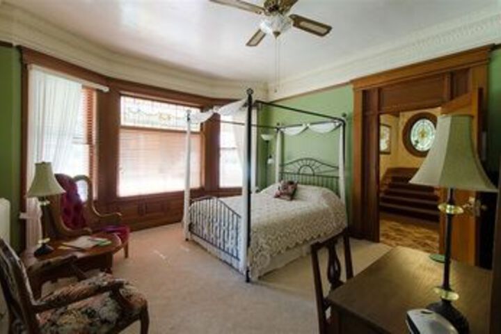 Room 27 of 47