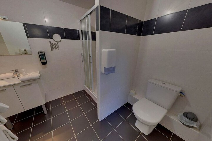 Room 6 of 38