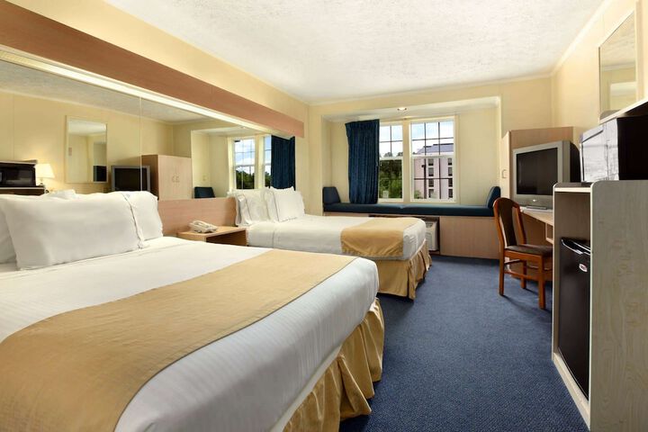 1 Queen Bed (1 of 21)