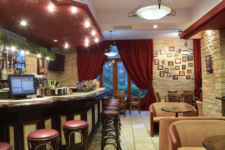 Lounge 90 of 117