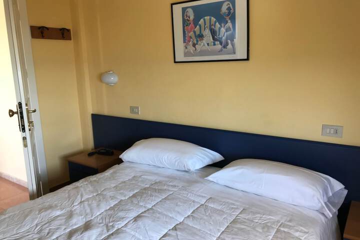 Room 6 of 16