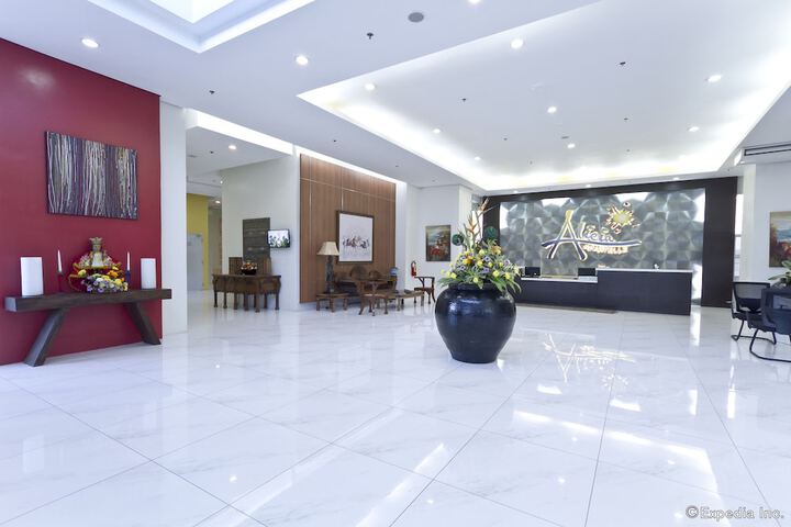 Entrance & Lobby