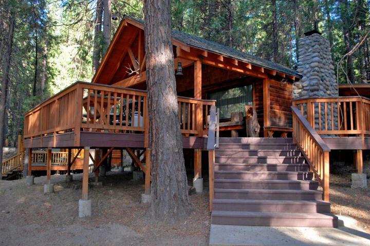Exterior of Deer Den