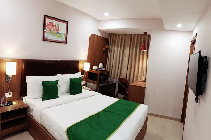 Room 10 of 19