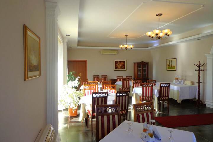 Dining 23 of 38
