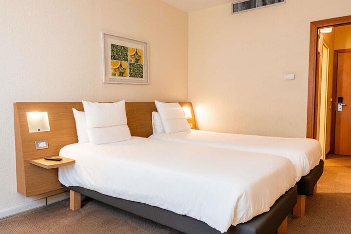 Room 54 of 188