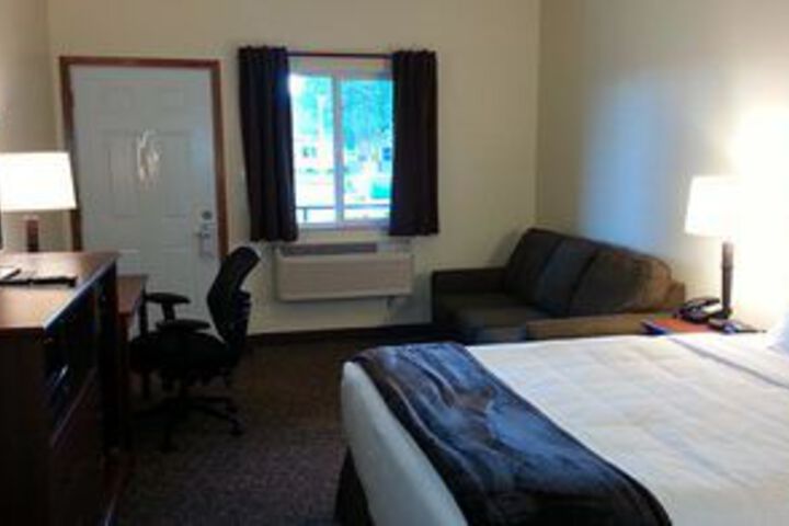 Room 6 of 13