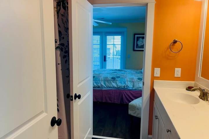 Room 12 of 76