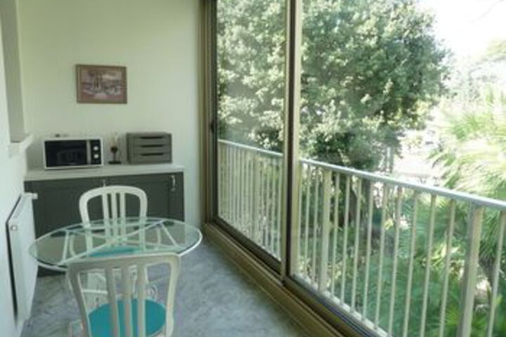 Room 5 of 6