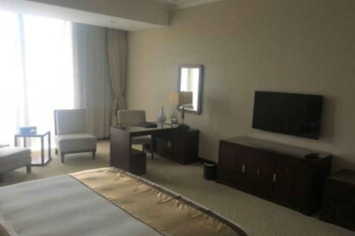 Room 11 of 16