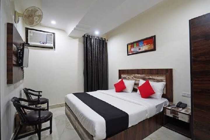 Room 8 of 22