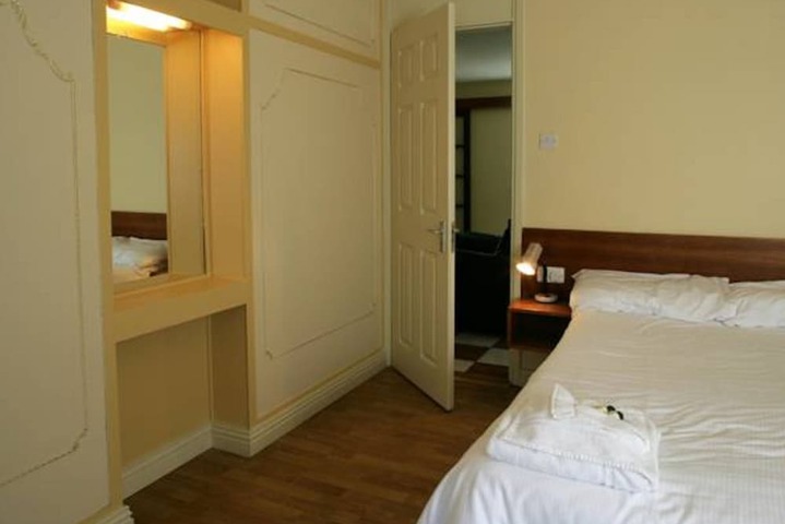 Room 7 of 164