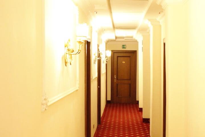 Ballroom/Hall 47 of 58
