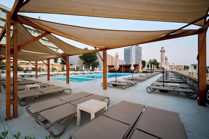 Hotel Pool