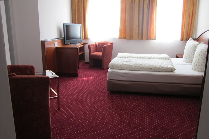 Room 2 of 34