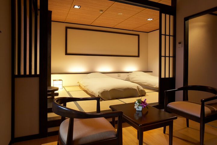 Room 8 of 25