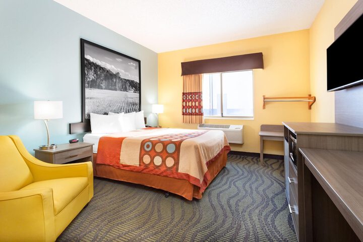 Room 16 of 39