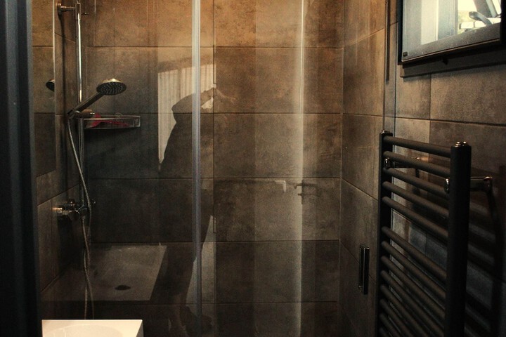 Room 8 of 21