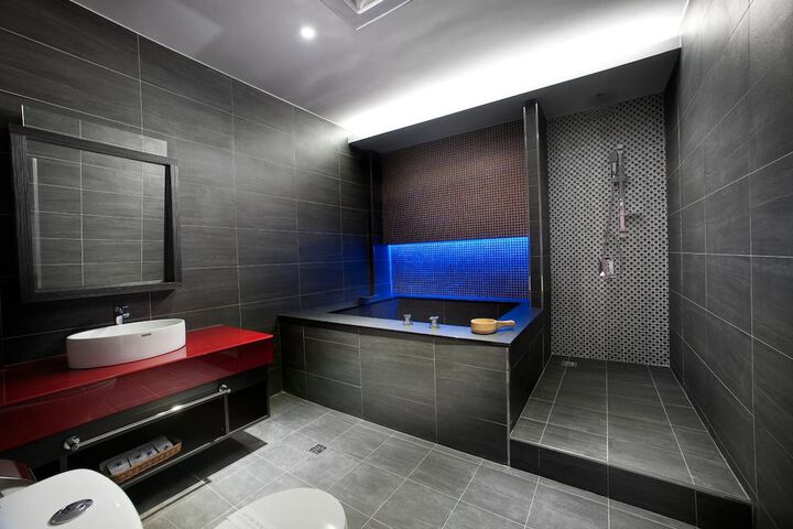 Room 19 of 35