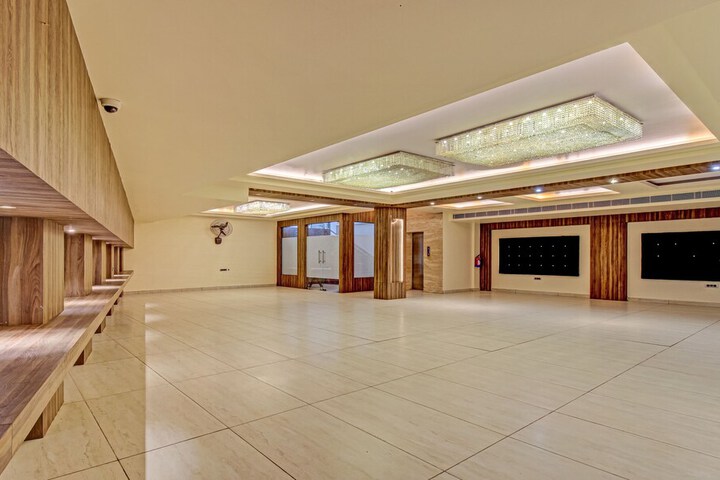 Ballroom/Hall 2 of 4