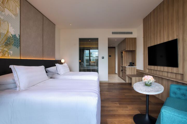 Room 32 of 84