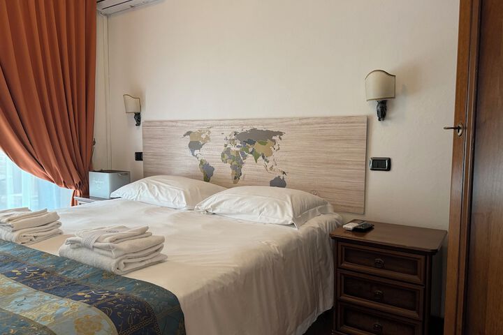 Room 29 of 166