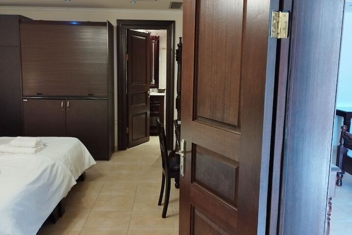 Room 15 of 29