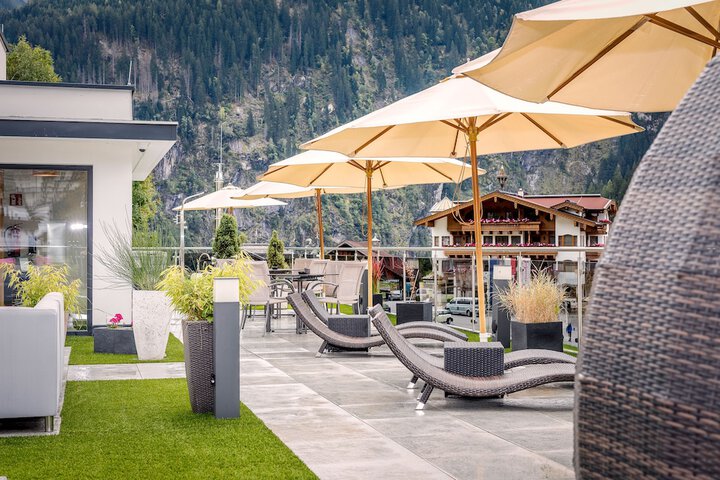Sundeck 69 of 72