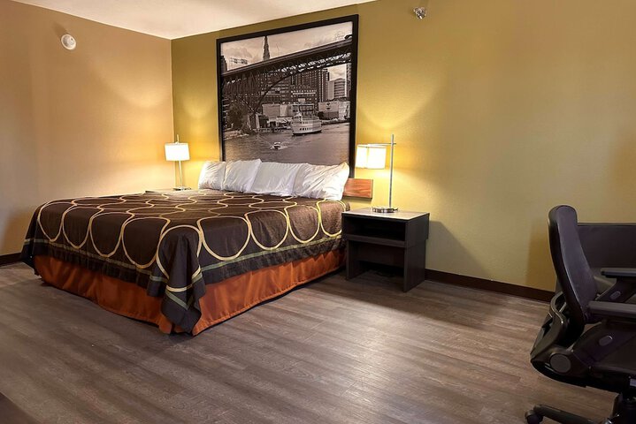 1 King Bed Mobility Accessible (17 of 27)