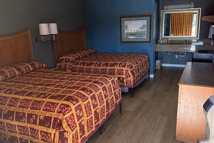 Room 4 of 7
