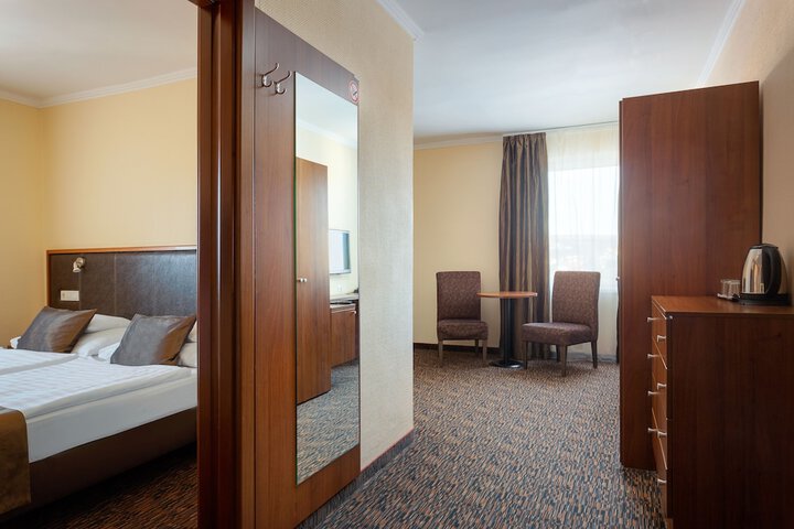 Room 12 of 102