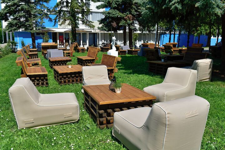 Hotel Exterior 23 of 27