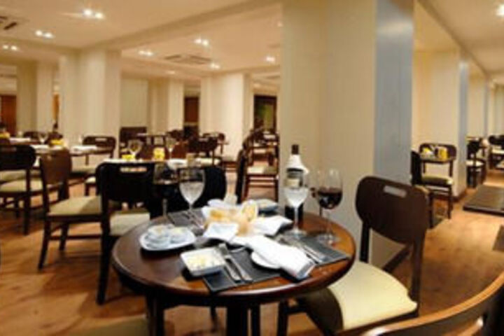 Dining 7 of 7