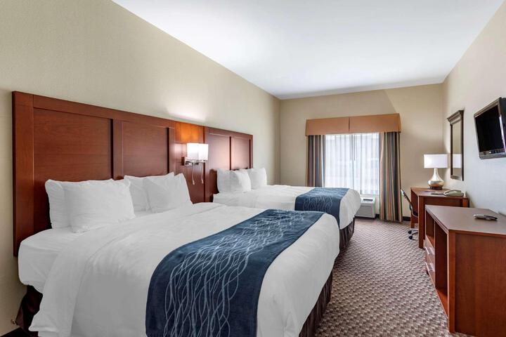 2 Queen Beds (7 of 7)