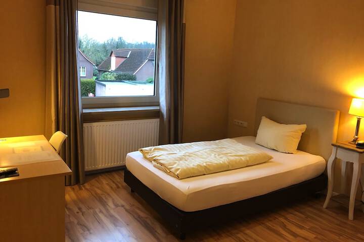 Room 8 of 87