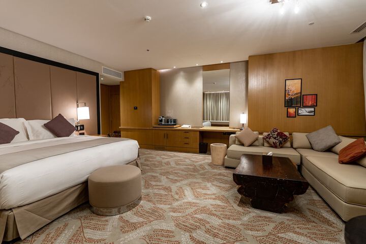 Room 11 of 14