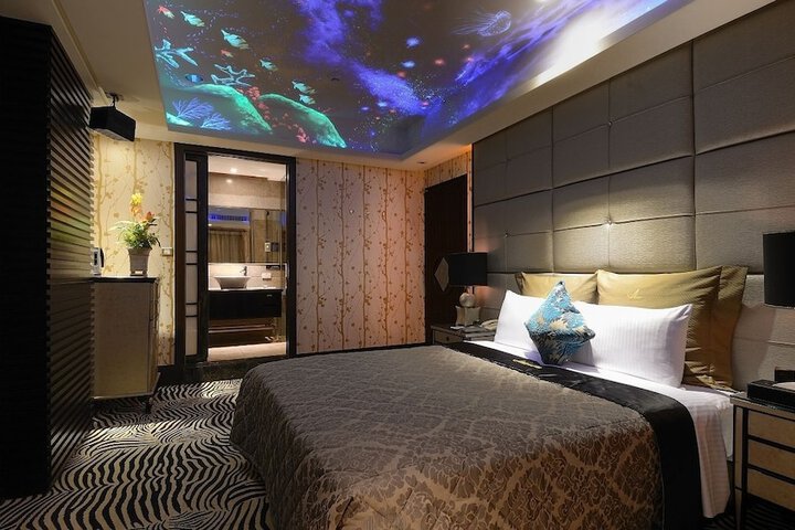 Room 7 of 30