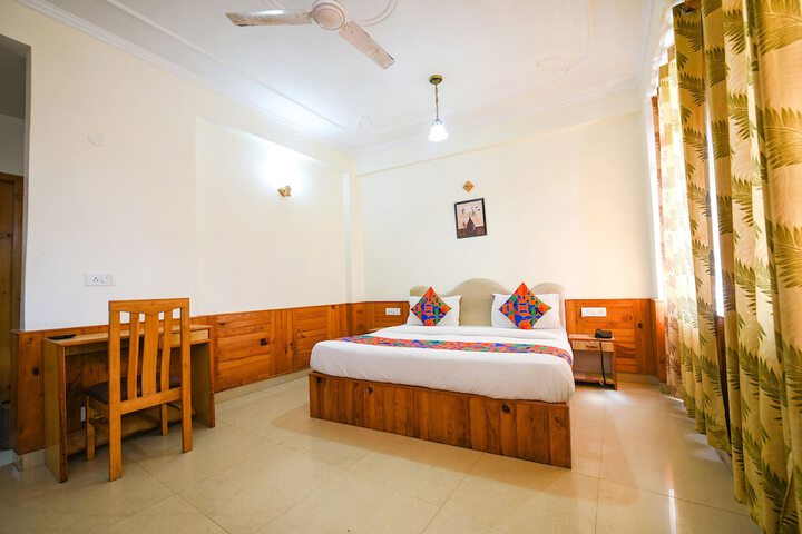 Room 15 of 28