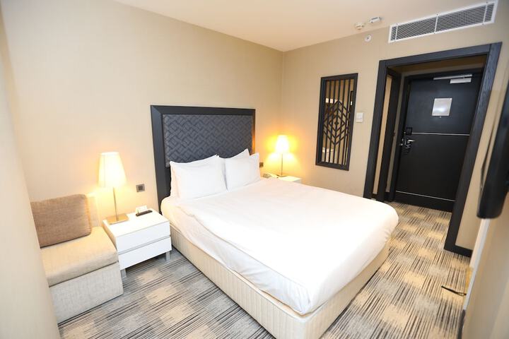 Room 34 of 92