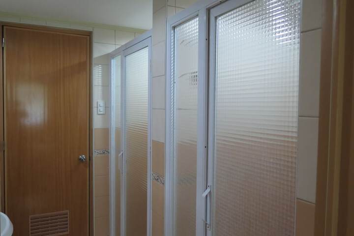 Room 27 of 40