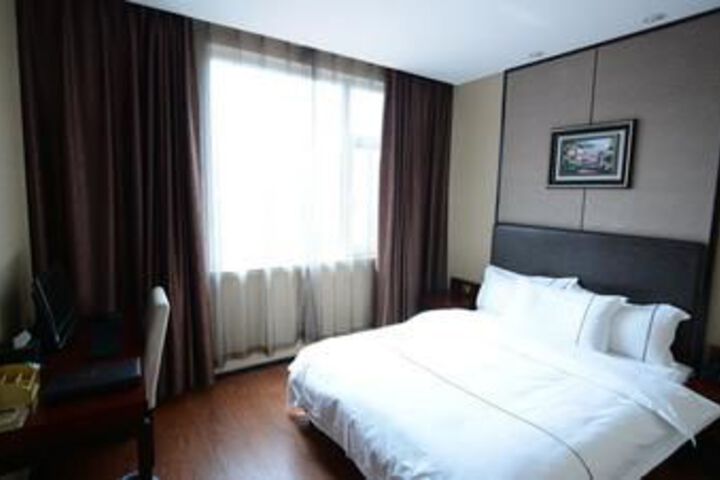 Room 6 of 13