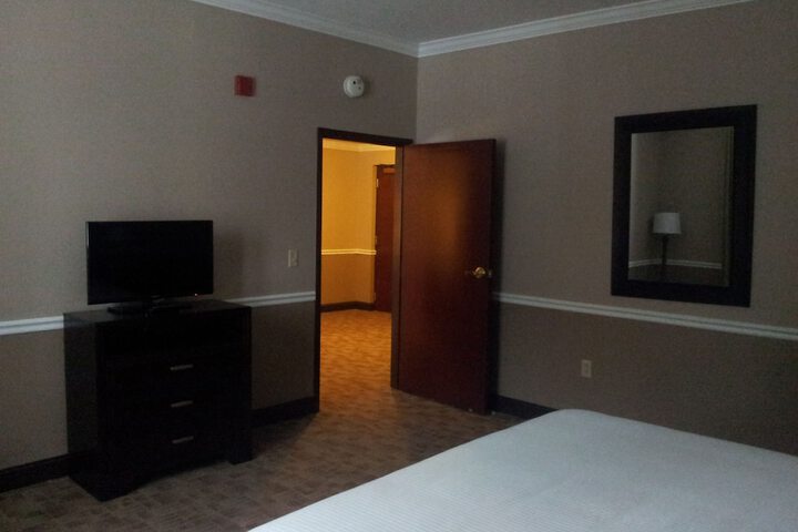 Room 10 of 42