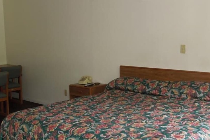 Room 6 of 30