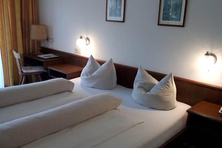Room 12 of 32